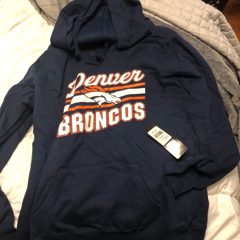Never worn broncos hoodie